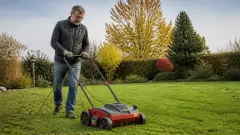 Quand scarifier une pelouse : saison, météo et hauteur idéale