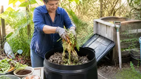 Que mettre dans un composteur : la liste simple des déchets autorisés